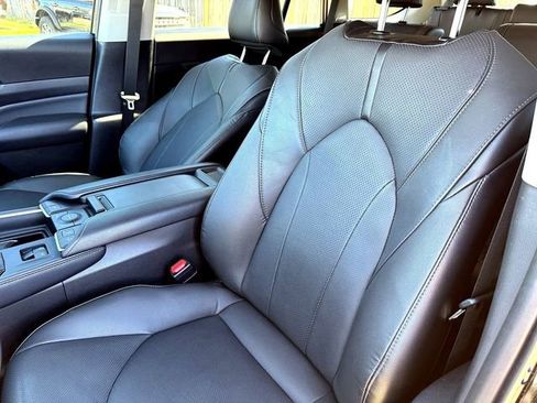 Used 2024 Toyota Grand Highlander Limited image 10