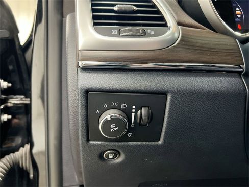 Used 2015 Jeep Grand Cherokee Overland image 19