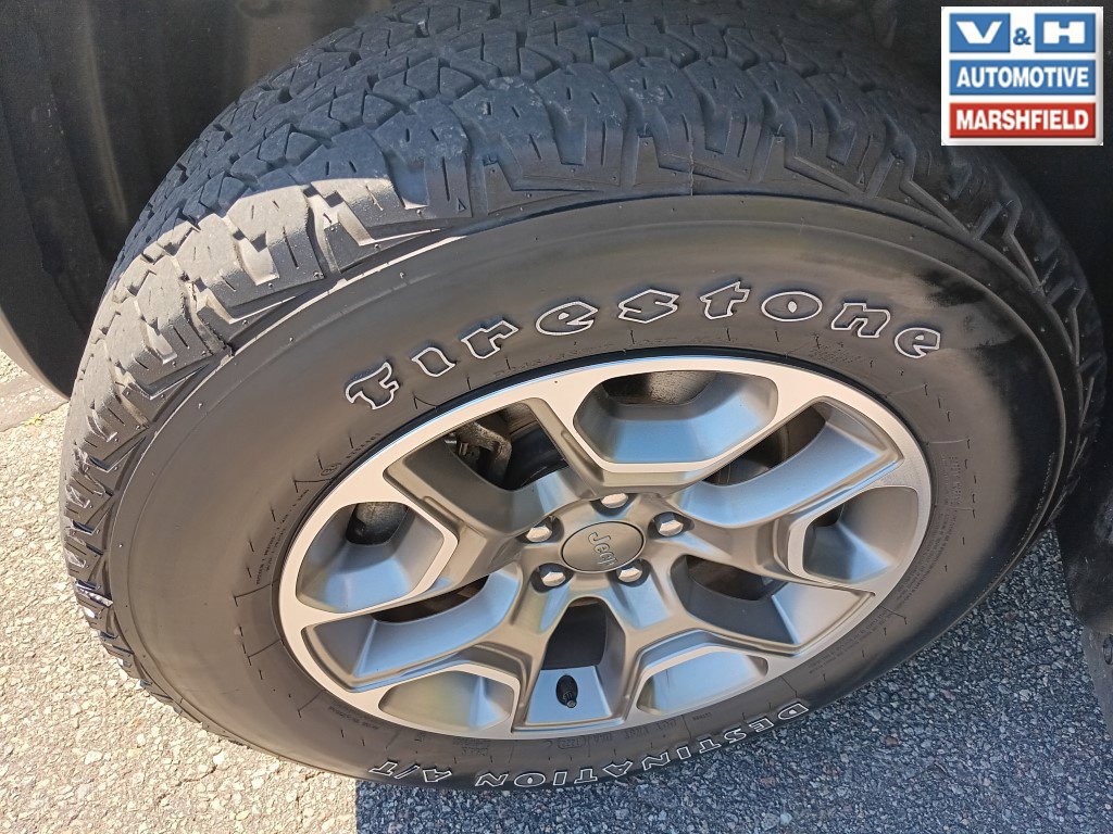 Used 2022 Jeep Cherokee Trailhawk w/ Trailer Tow Group AWD/4WD image 20
