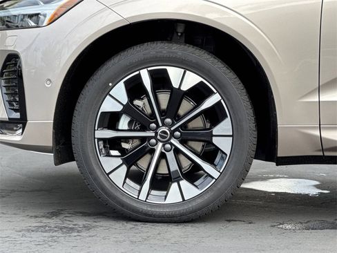 New 2026 Volvo XC60 B5 Plus w/ Protection Package Premier image 25