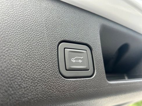 New 2025 Chevrolet Equinox EV RS w/ Convenience Package II image 19