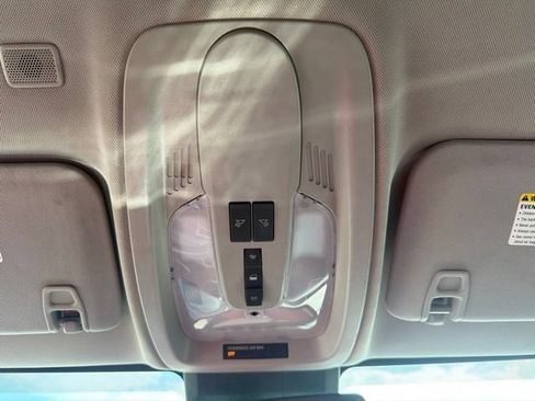 Used 2017 Chevrolet Equinox LT w/ Convenience Package FWD image 22