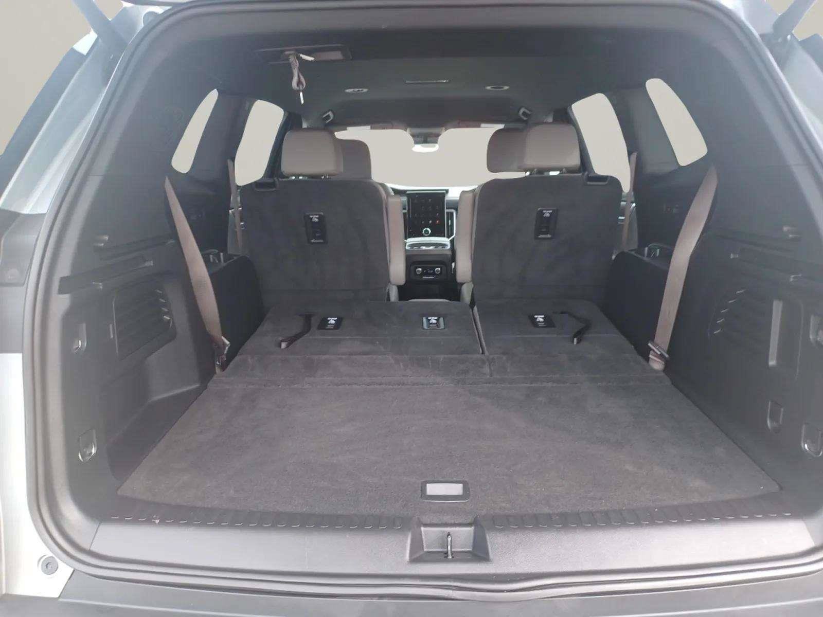Used 2026 GMC Acadia AWD Elevation w/ Elevation Premium Package image 16