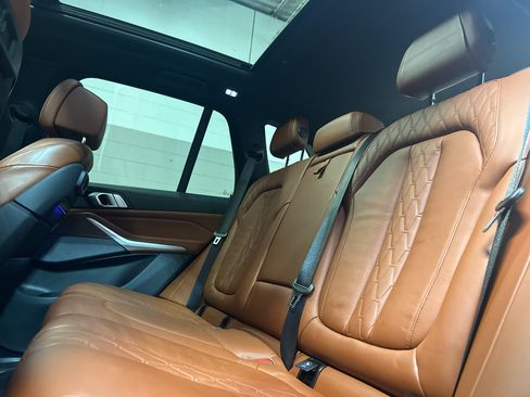 Used 2019 BMW X5 xDrive40i w/ M Sport Package AWD/4WD image 32