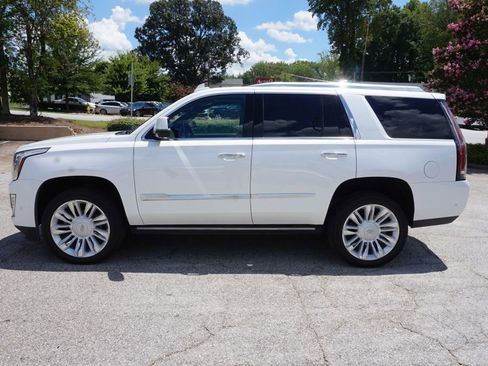 Used 2019 Cadillac Escalade Platinum image 2