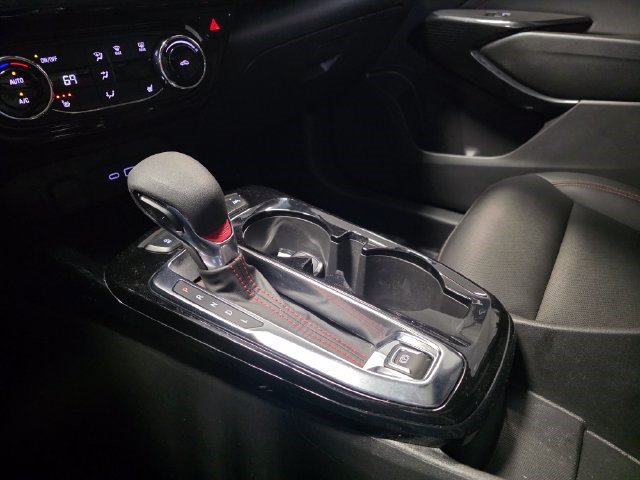 Used 2024 Chevrolet Trax RS w/ Sunroof Package FWD image 33