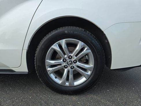 Certified 2021 Toyota Sienna Platinum AWD/4WD image 38