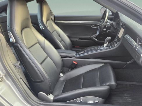 Used 2019 Porsche 911 Turbo image 19