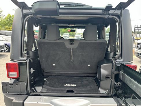 Used 2012 Jeep Wrangler Sahara w/ Connectivity Group image 9