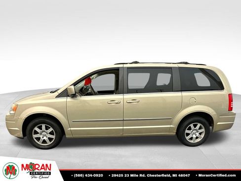 Used 2010 Chrysler Town & Country Touring w/ Family Value Group FWD image 2