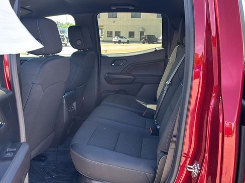 Used 2024 Chevrolet Colorado LT w/ LT Convenience Package image 7