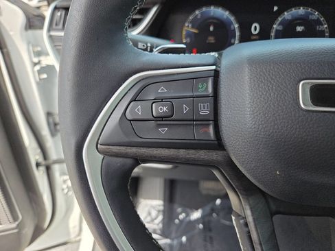Used 2023 Jeep Grand Cherokee L Limited AWD/4WD image 33