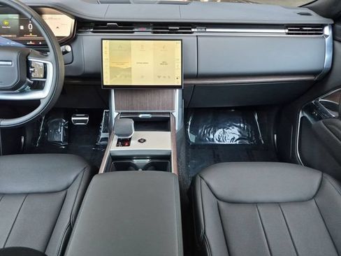 Used 2025 Land Rover Range Rover SE AWD/4WD image 13