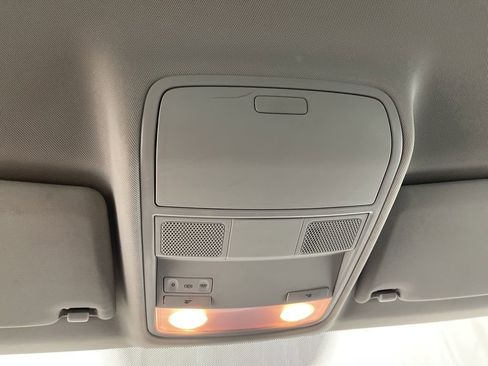 Used 2014 Volkswagen Tiguan S image 8