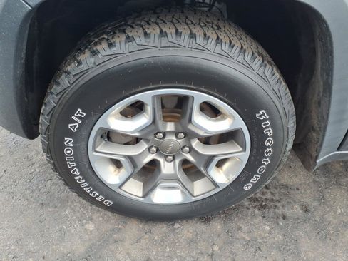 Used 2019 Jeep Cherokee Trailhawk w/ Cold Weather Group image 21