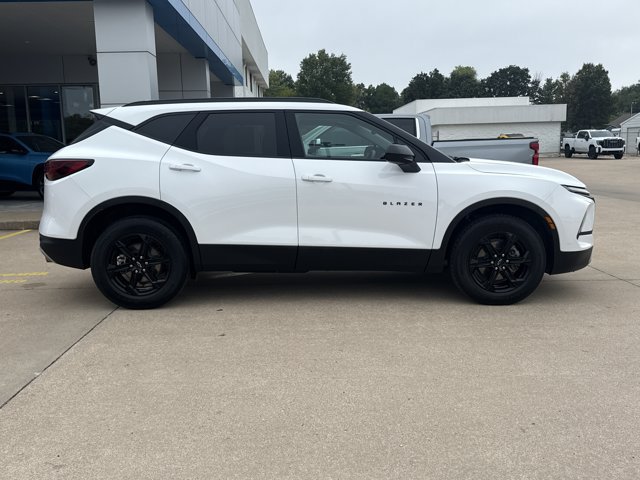 Used 2024 Chevrolet Blazer LT w/ Convenience Package FWD image 2