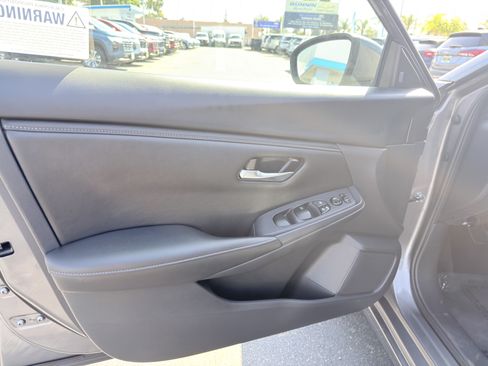 Used 2023 Nissan Sentra SV FWD image 21