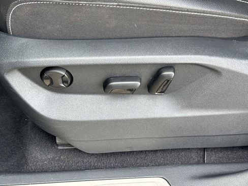 Used 2025 Volkswagen Atlas SE image 29