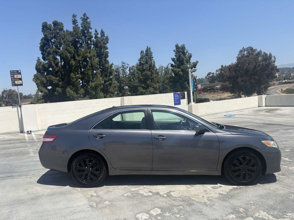 Used 2011 Toyota Camry LE FWD image 28