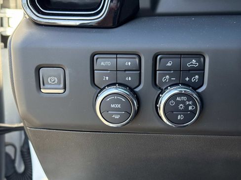 Used 2024 GMC Sierra 1500 AT4 w/ Technology Package image 32