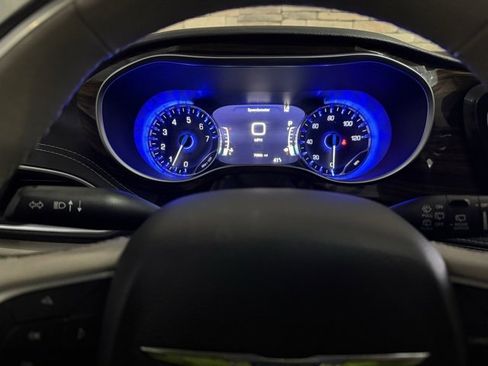 Used 2021 Chrysler Pacifica Limited w/ Premium & Safety Sphere Group image 15