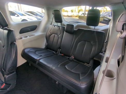 Certified 2024 Chrysler Pacifica Touring-L image 16