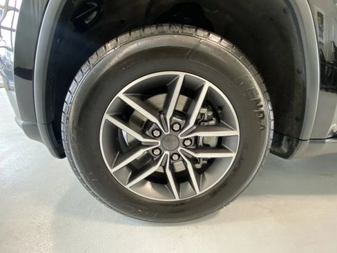 Used 2021 Jeep Grand Cherokee Limited w/ Luxury Group II image 41