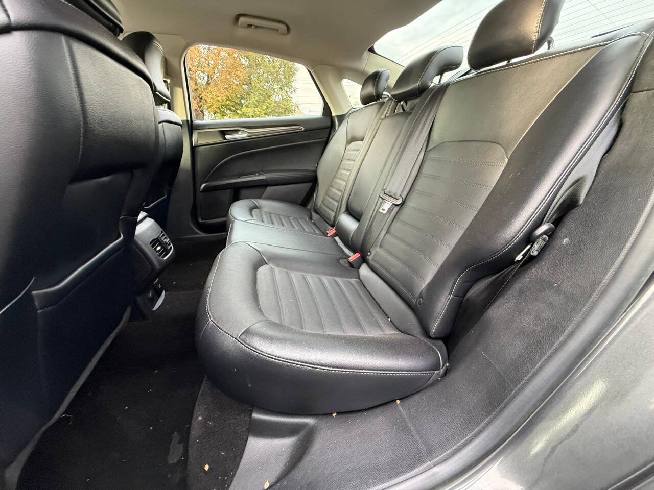 Used 2018 Ford Fusion SE w/ Equipment Group 602A FWD image 10