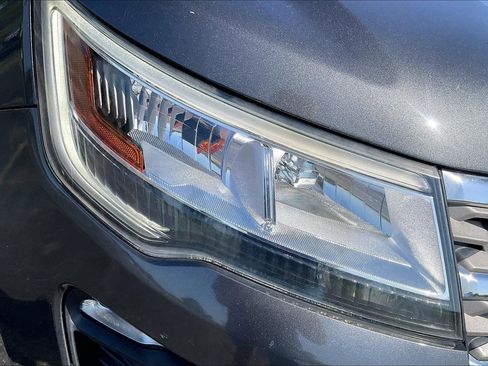 Used 2018 Ford Explorer XLT w/ Equipment Group 202A FWD image 23
