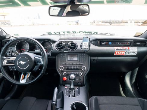 Used 2016 Ford Mustang Coupe RWD image 16