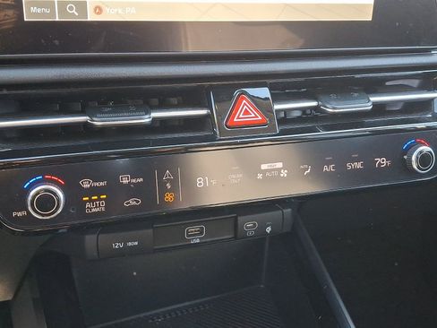 Used 2024 Kia Niro EX image 16