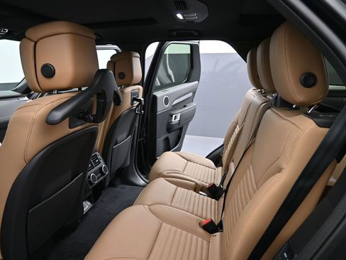 New 2026 Land Rover Discovery Limited Edition AWD/4WD image 18