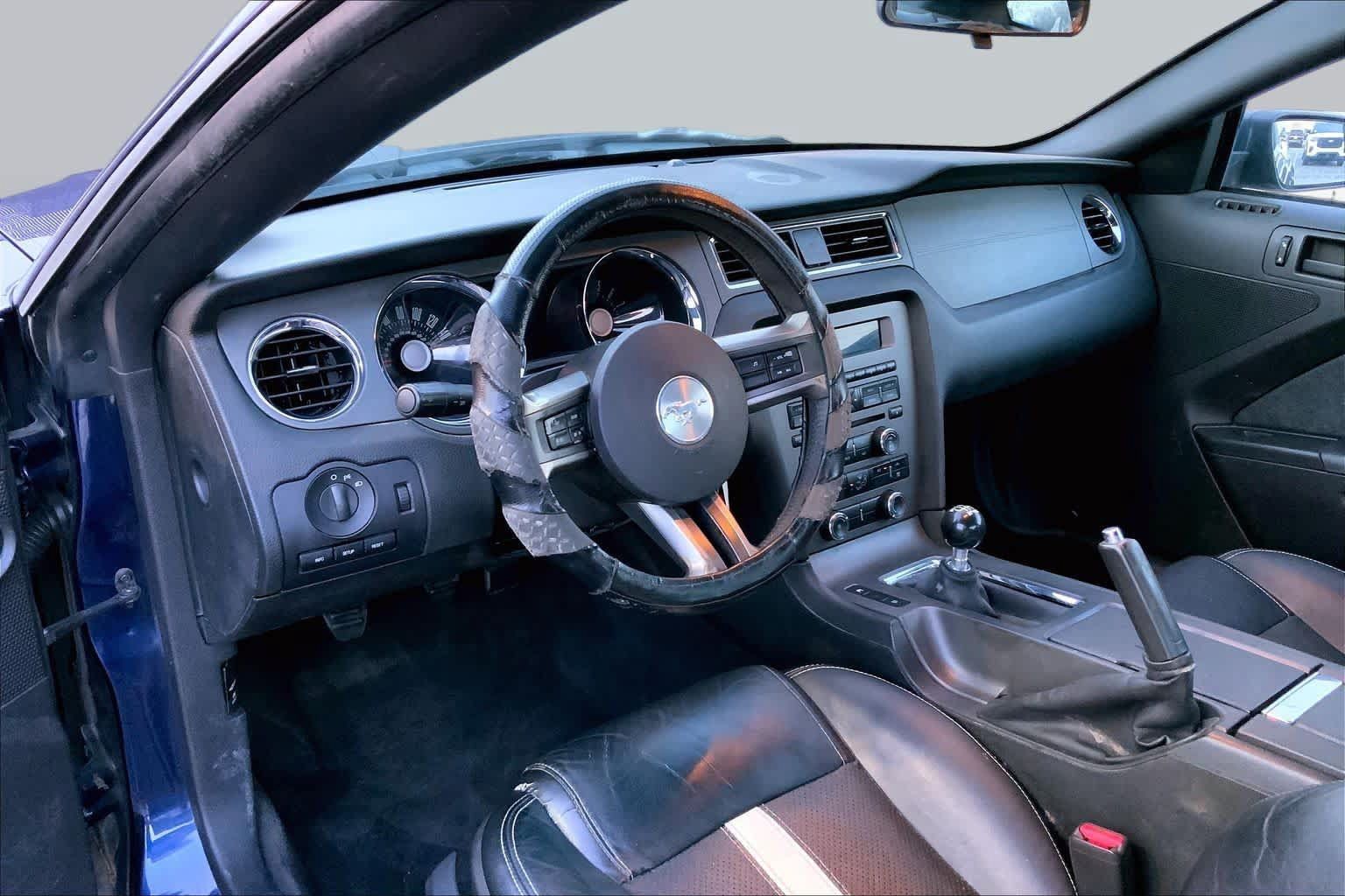 Used 2011 Ford Mustang Coupe w/ 101A Rapid Spec Order Code RWD image 13