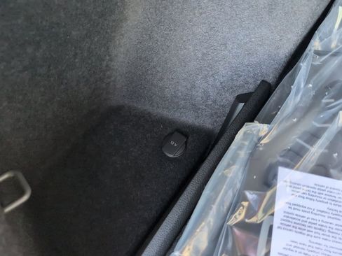 New 2025 Audi Q3 2.0T Premium image 32