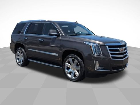Used 2020 Cadillac Escalade Luxury RWD image 3