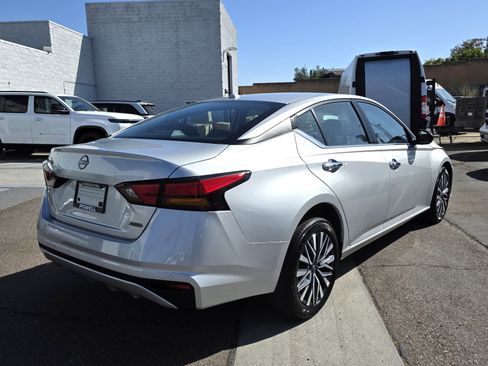 Used 2025 Nissan Altima 2.5 SV AWD/4WD image 5