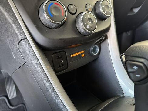 Certified 2022 Chevrolet Trax LT w/ LT Convenience Package image 25