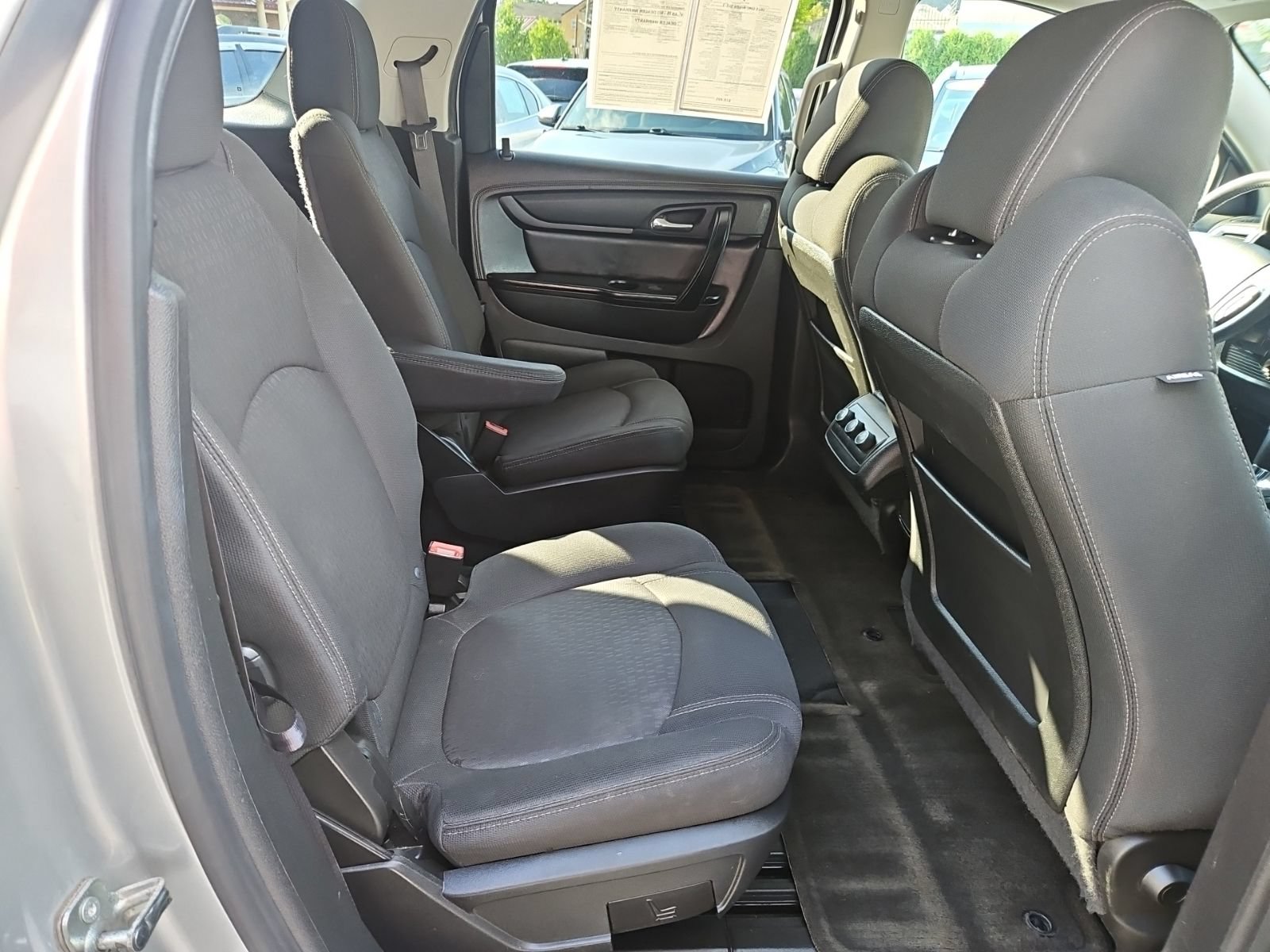 Used 2015 GMC Acadia SLE FWD image 18