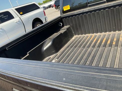 Used 2022 Toyota Tacoma SR5 w/ Technology Package RWD image 6