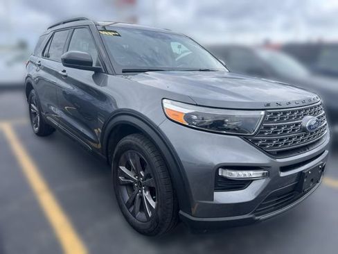 Used 2022 Ford Explorer XLT w/ Equipment Group 202A AWD/4WD image 2
