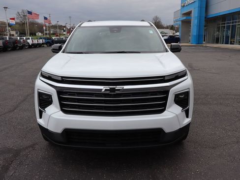 New 2026 Chevrolet Traverse LT w/ Driver Confidence Package AWD/4WD image 28