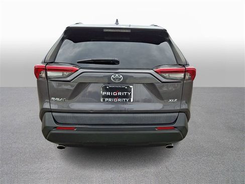 Used 2019 Toyota RAV4 XLE image 5