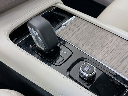 Used 2023 Volvo XC90 B6 Core w/ Protection Package Premier image 25