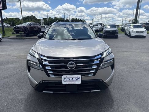 Used 2025 Nissan Rogue Platinum AWD/4WD image 16