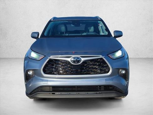 Certified 2023 Toyota Highlander XLE image 2