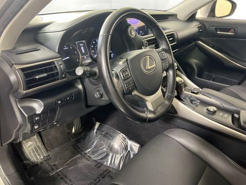 Used 2018 Lexus IS 300 AWD w/ Comfort Package image 9