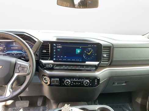 Used 2025 Chevrolet Silverado 2500 LT w/ Convenience Package AWD/4WD image 11
