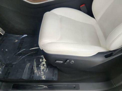 Used 2022 Tesla Model X image 33