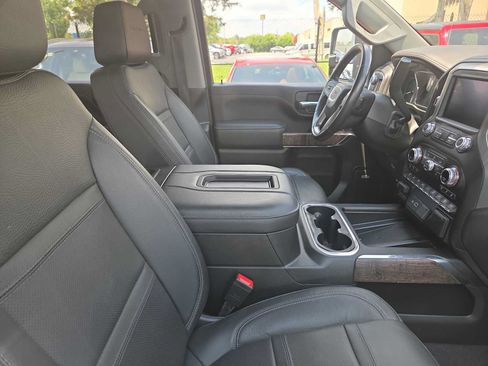 Used 2022 GMC Sierra 2500 Denali w/ Denali Black Diamond Edition AWD/4WD image 11