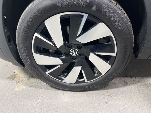 Used 2025 Volkswagen Atlas Cross Sport SE image 36